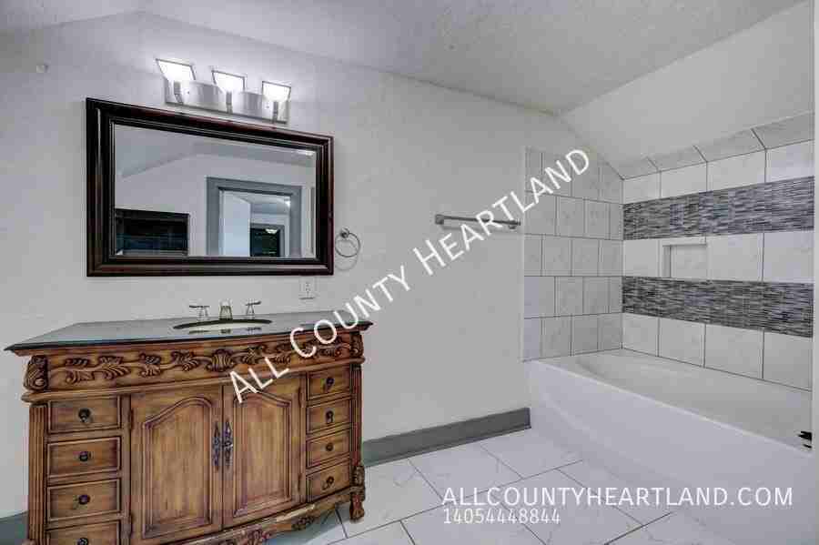 801 Nw 90th St - Photo 7 of 14