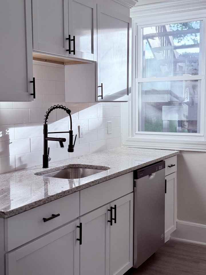 39 Southfield Ave #A - Photo 3 of 12