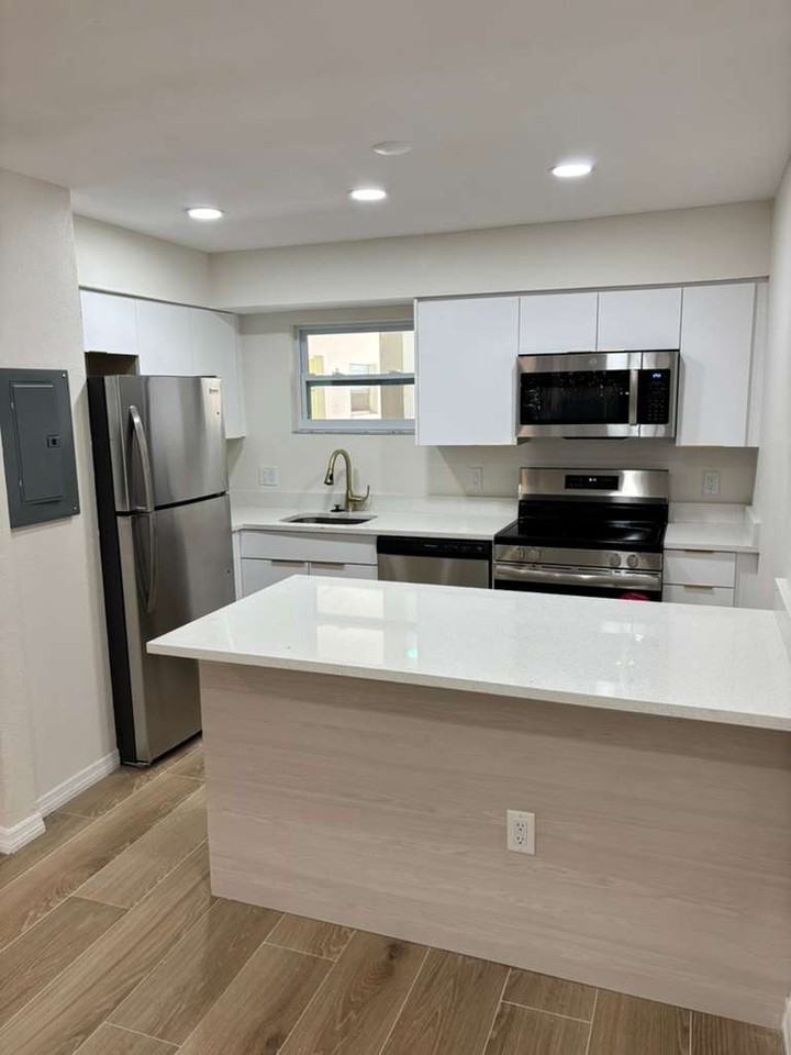 250 President St #B - Photo 2 of 16