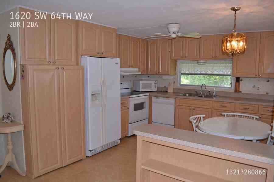 1620 Sw 64th Way - Photo 4 of 31