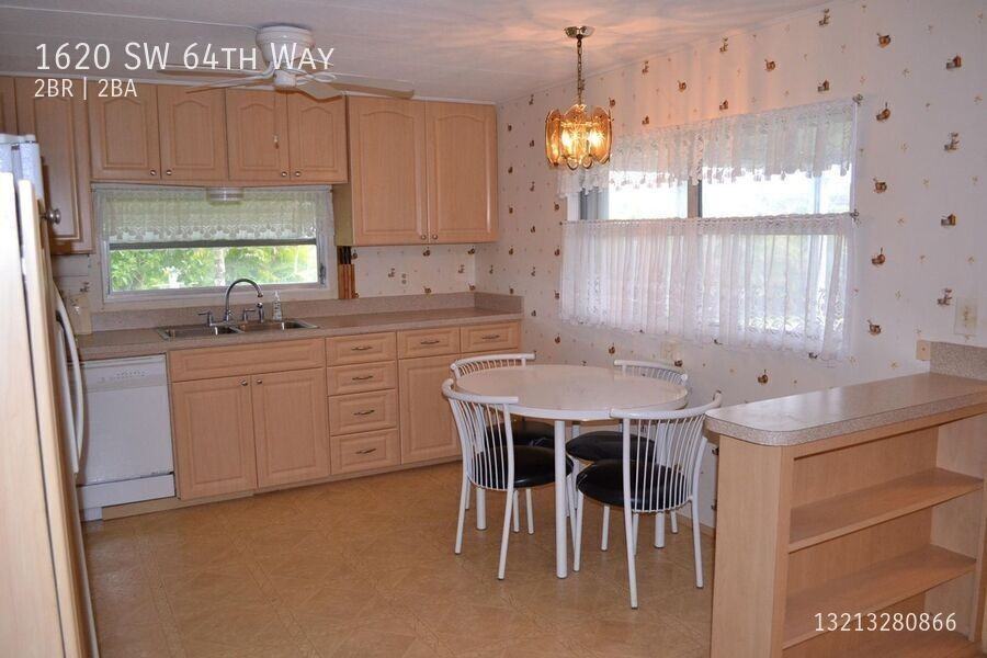 1620 Sw 64th Way - Photo 6 of 31