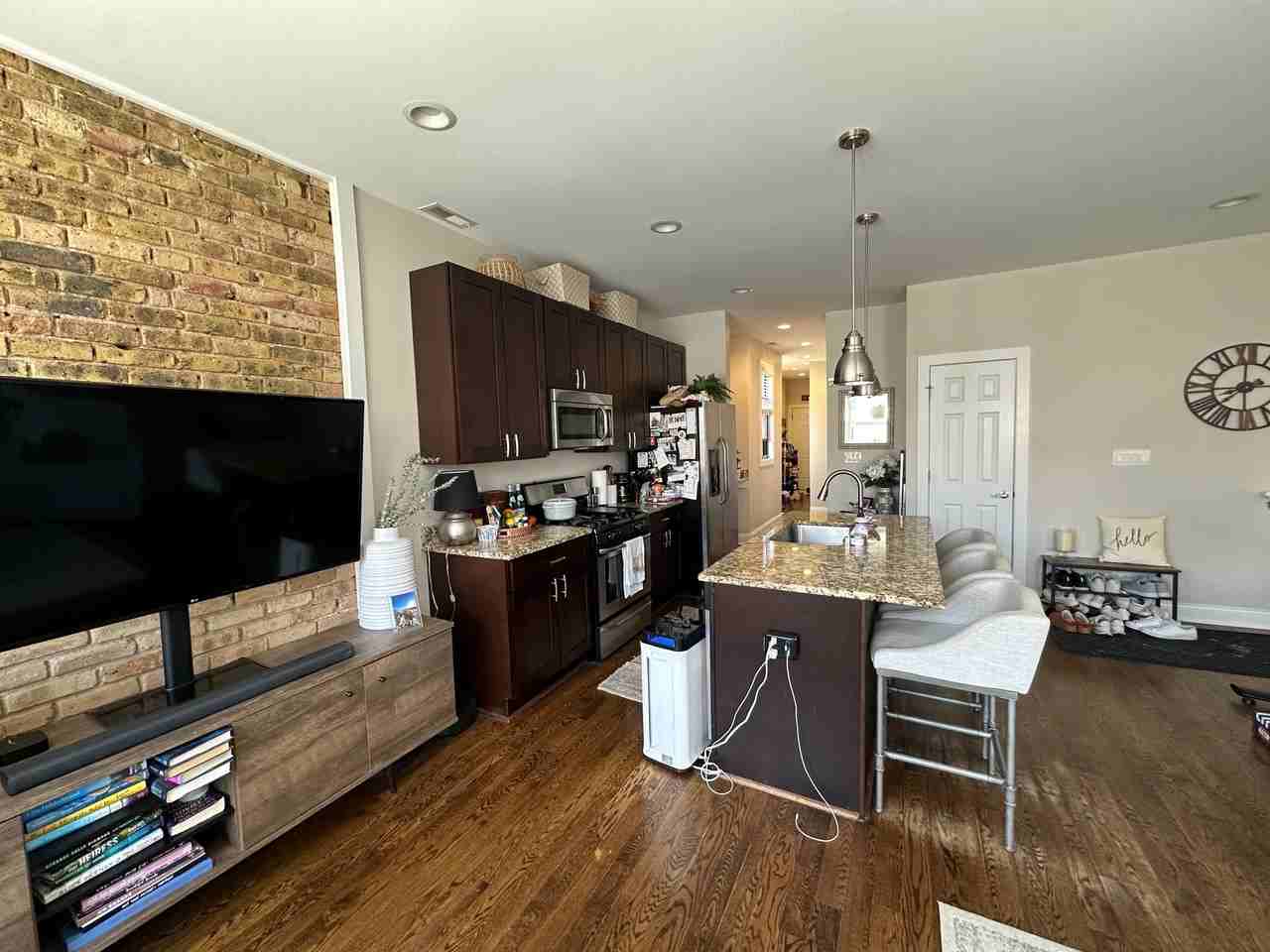 1218 W Diversey Pkwy #2 - Photo 3 of 20