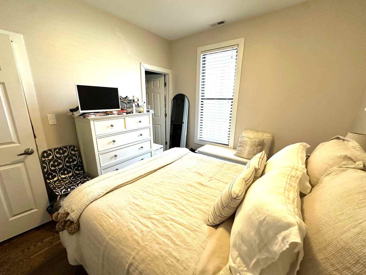 1218 W Diversey Pkwy #2 - Photo 7 of 20