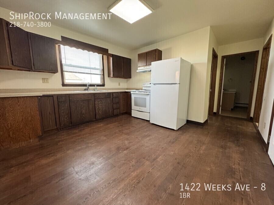 1422 Weeks Ave #8 - Photo 2 of 8