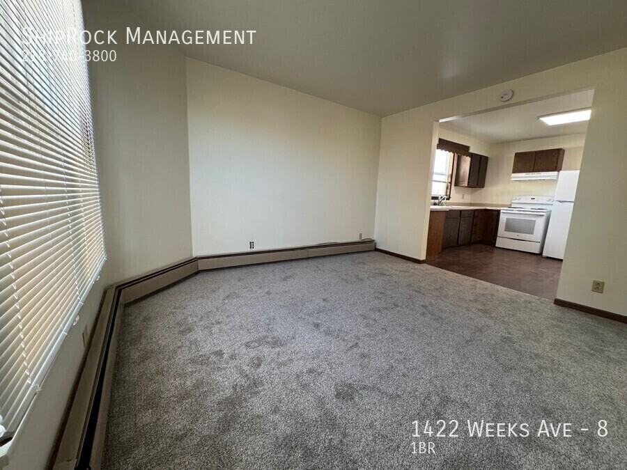 1422 Weeks Ave #8 - Photo 3 of 8