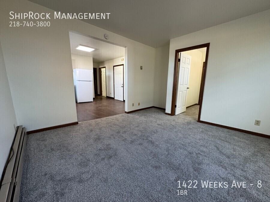 1422 Weeks Ave #8 - Photo 5 of 8