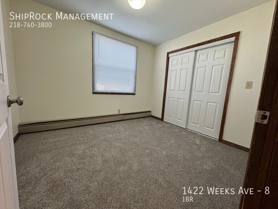 1422 Weeks Ave #8 - Photo 7 of 8