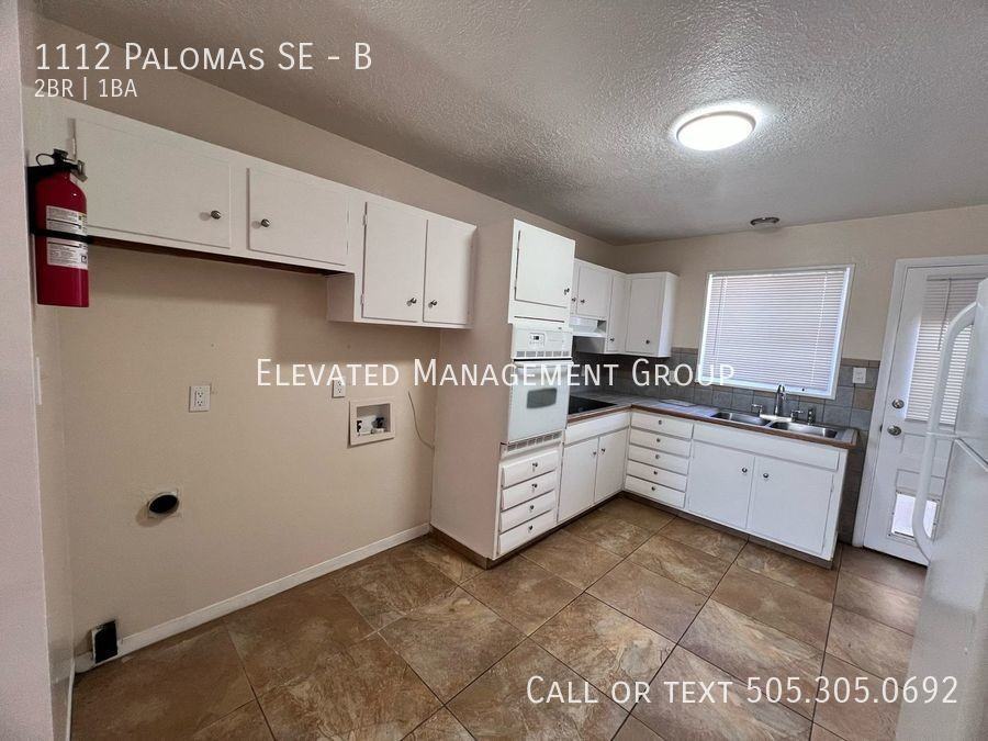 1112 Palomas Dr Se #B - Photo 2 of 22