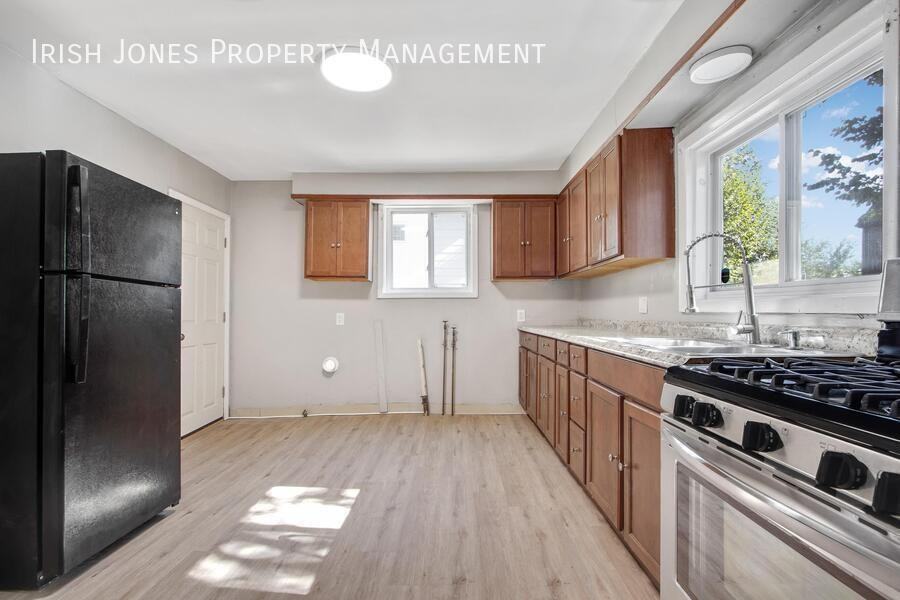 375 Hampshire St - Photo 4 of 19