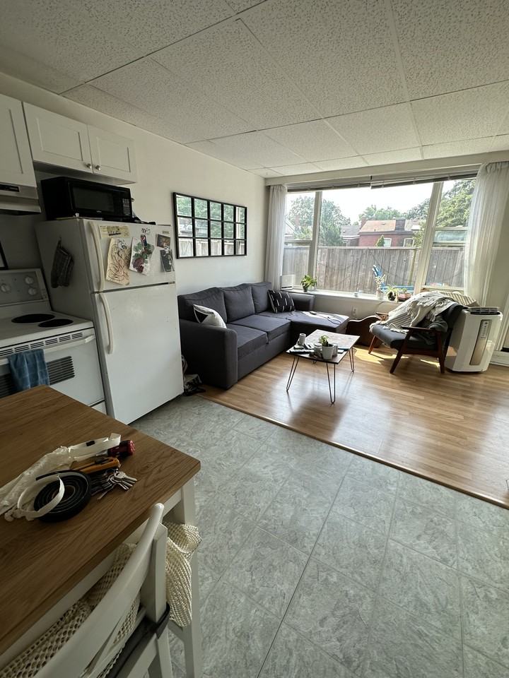 283 Danforth Avenue #3 - Photo 5 of 7