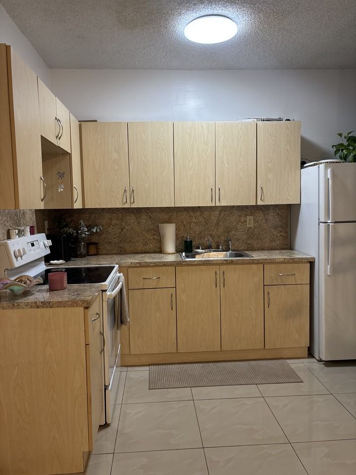 215 Calabria Ave #9 - Photo 2 of 11