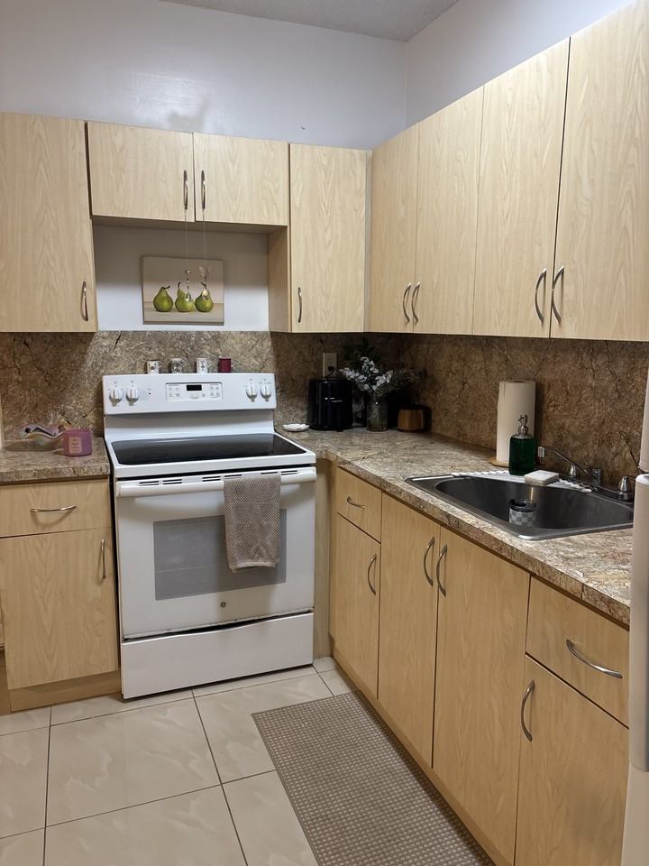 215 Calabria Ave #9 - Photo 3 of 11