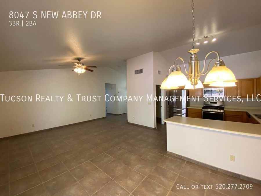 8047 S New Abbey Dr - Photo 4 of 17