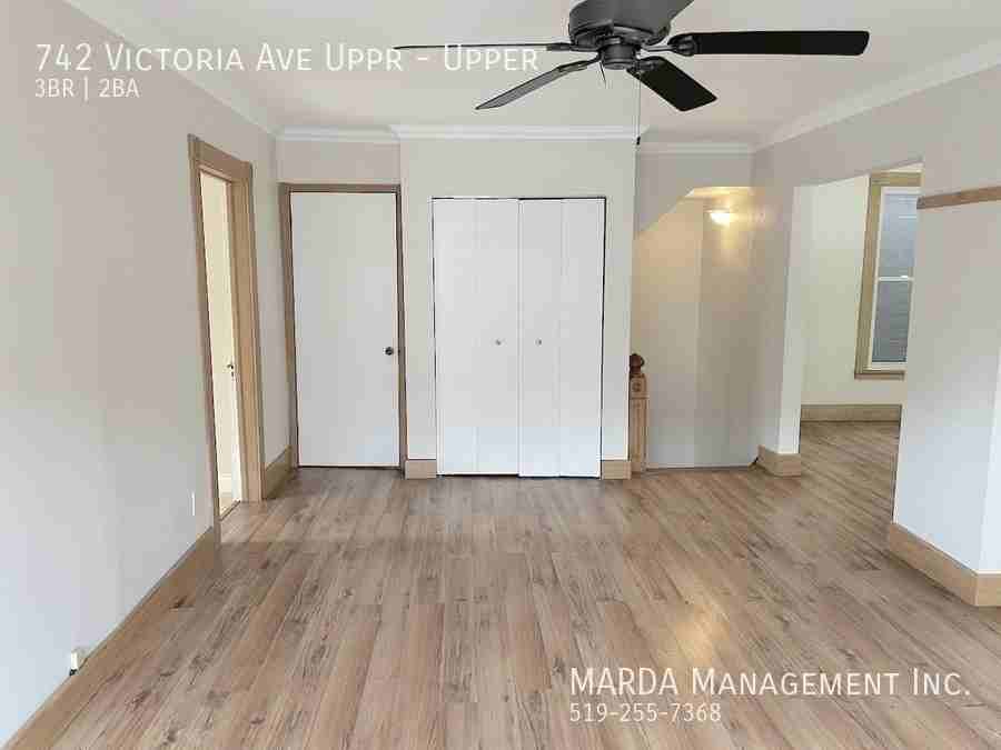 742 Victoria Ave Uppr - Photo 2 of 24
