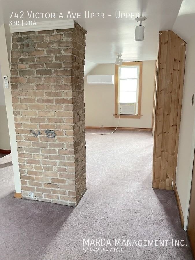 742 Victoria Ave Uppr - Photo 4 of 24