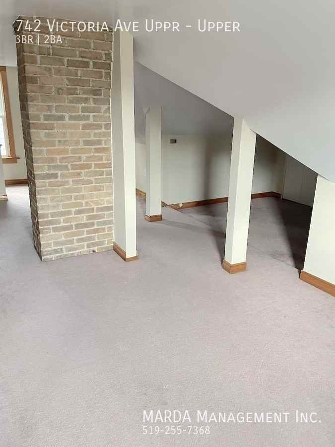 742 Victoria Ave Uppr - Photo 6 of 24
