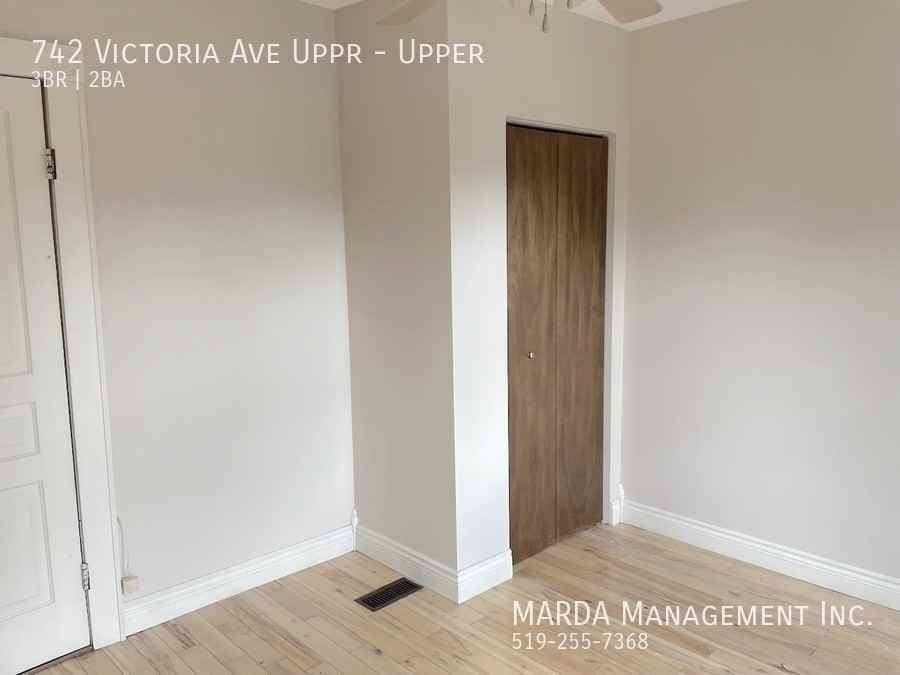 742 Victoria Ave Uppr - Photo 7 of 24
