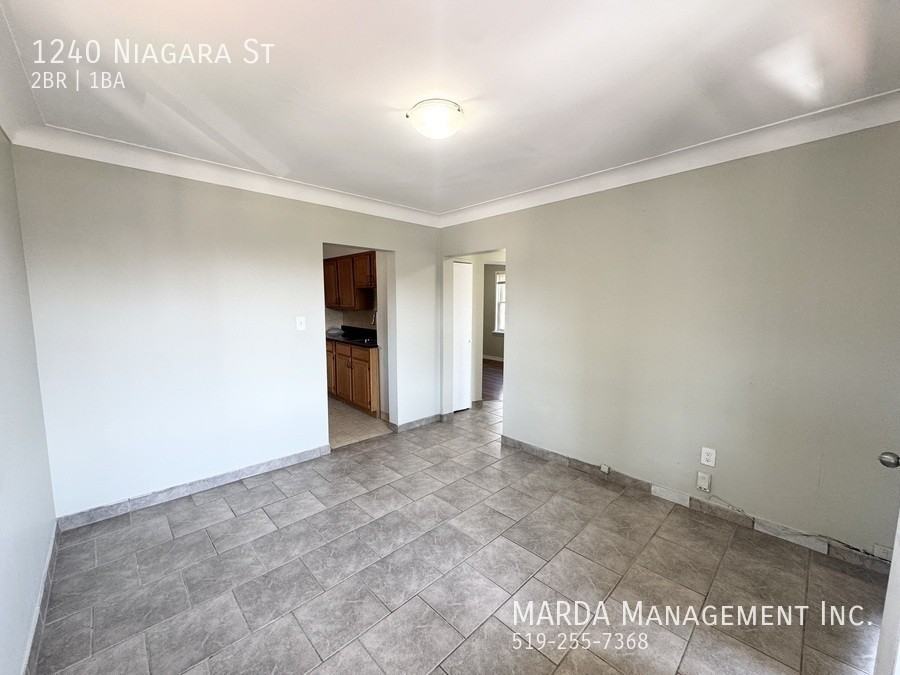 1240 Niagara St - Photo 3 of 21