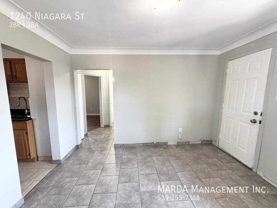 1240 Niagara St - Photo 4 of 21