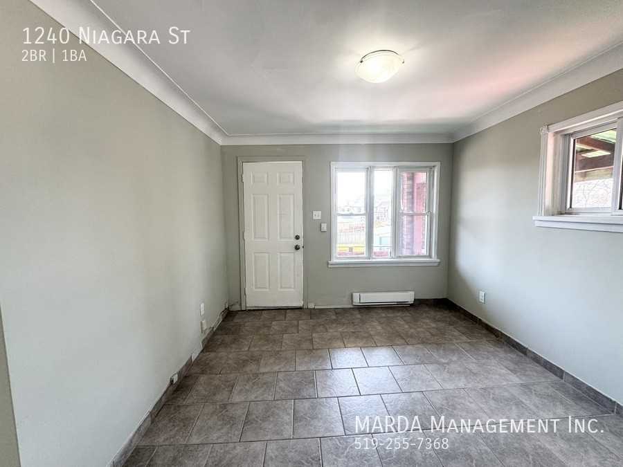1240 Niagara St - Photo 5 of 21