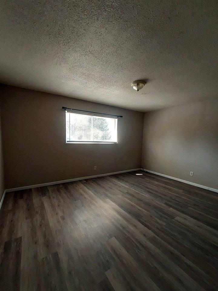 437 S 2nd St #C - Photo 3 of 6