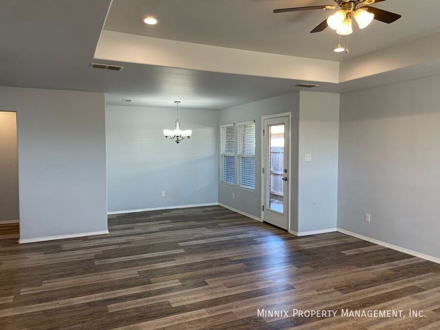 8414 11th St - Photo 3 of 29