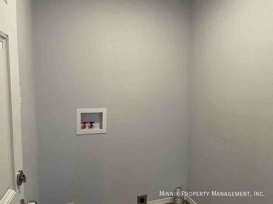 8414 11th St - Photo 7 of 29