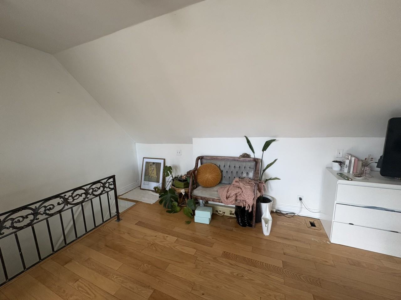 103 Beaconsfield Avenue - Photo 4 of 6