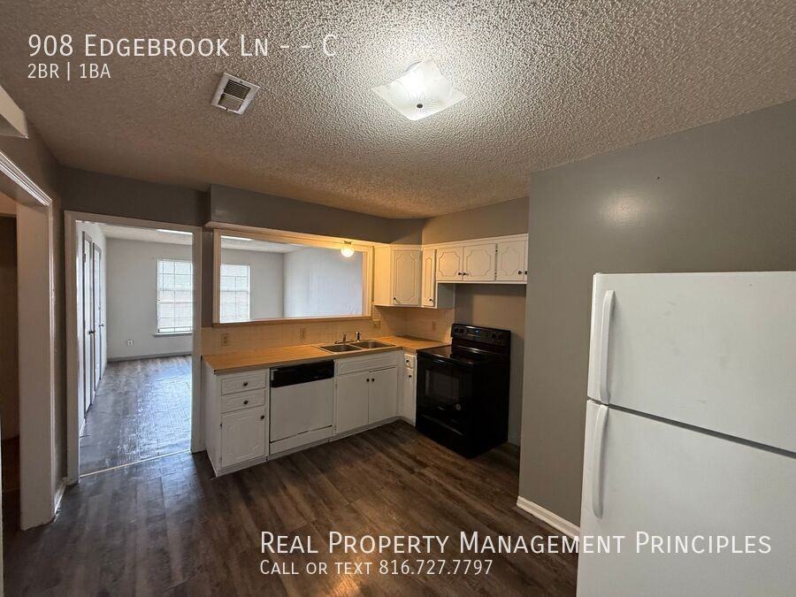 908 S Edgebrook Ln #C - Photo 5 of 11