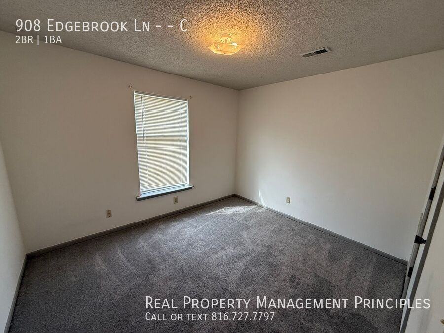 908 S Edgebrook Ln #C - Photo 7 of 11