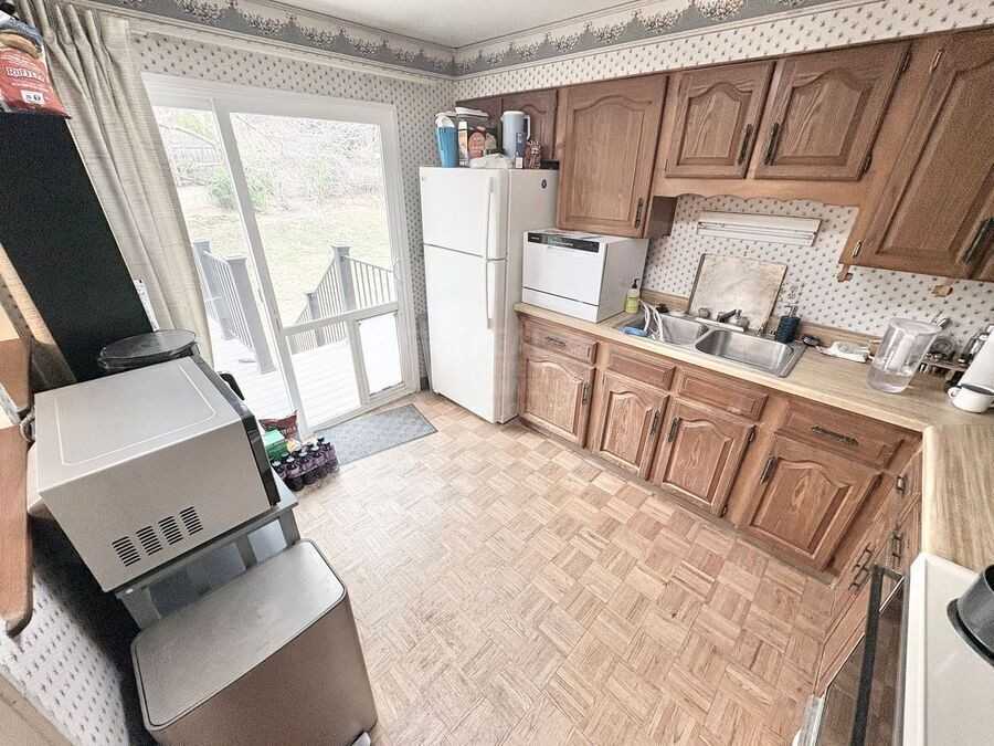 650 S Oswego St - Photo 4 of 15