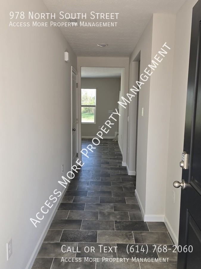 978 N South St - Photo 5 of 25