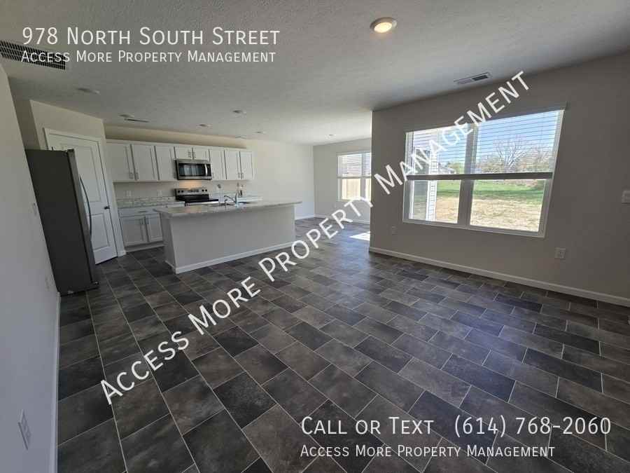 978 N South St - Photo 7 of 25