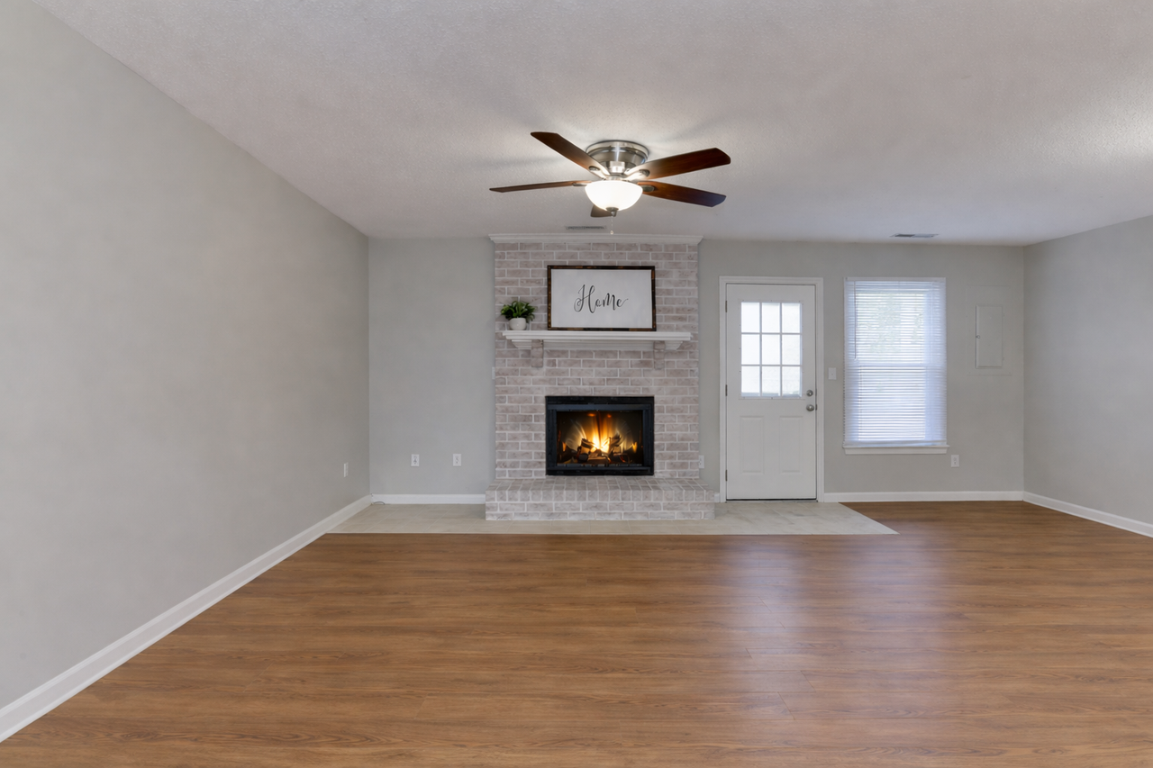 425 Rennie Ct #MAIN - Photo 7 of 38