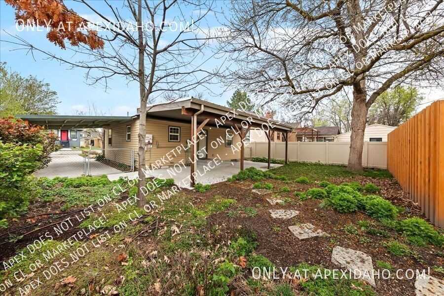 1711 S Leadville Ave - Photo 4 of 27