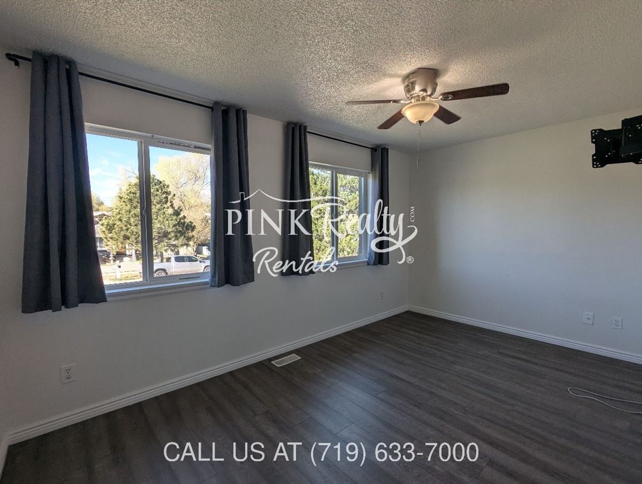 4026 Shelley Ave - Photo 6 of 33