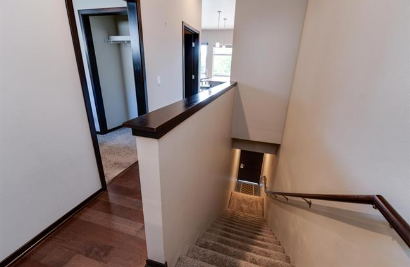 803 E Mifflin St - Photo 3 of 50