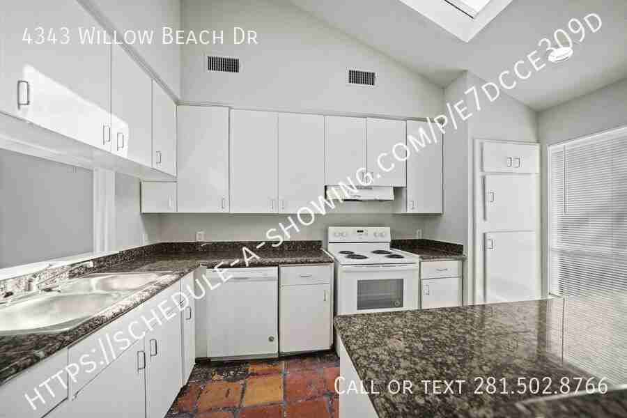 4343 Willow Beach Dr - Photo 3 of 10