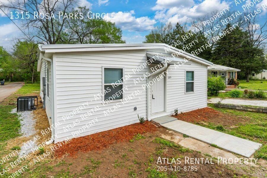 1315 Rosa Parks Cir - Photo 2 of 18