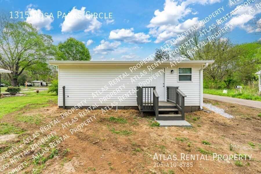 1315 Rosa Parks Cir - Photo 3 of 18