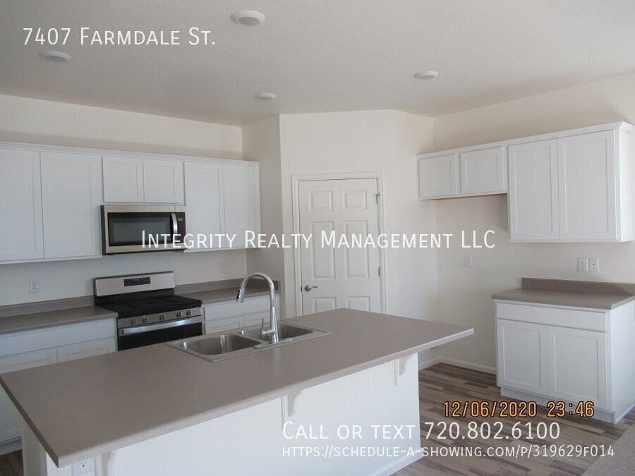 7407 Farmdale St - Photo 2 of 17