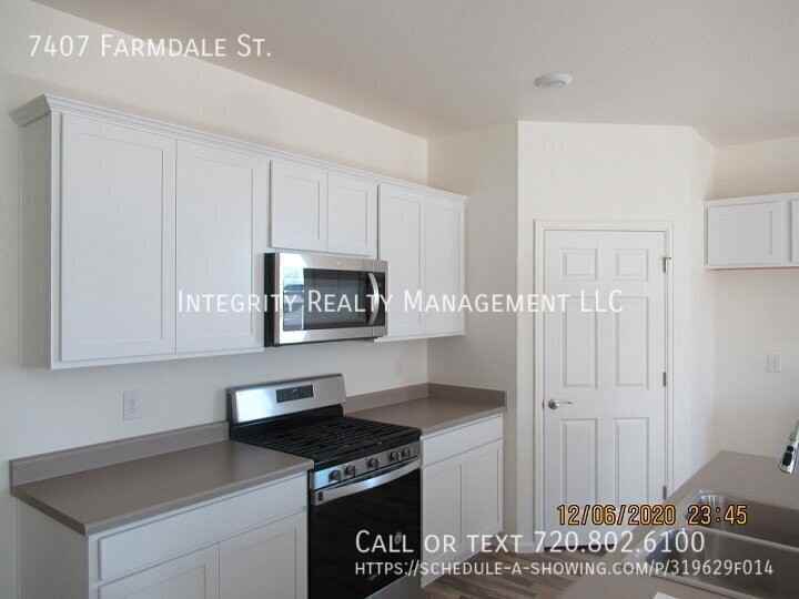 7407 Farmdale St - Photo 3 of 17