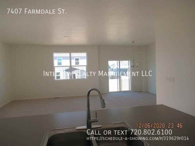 7407 Farmdale St - Photo 4 of 17