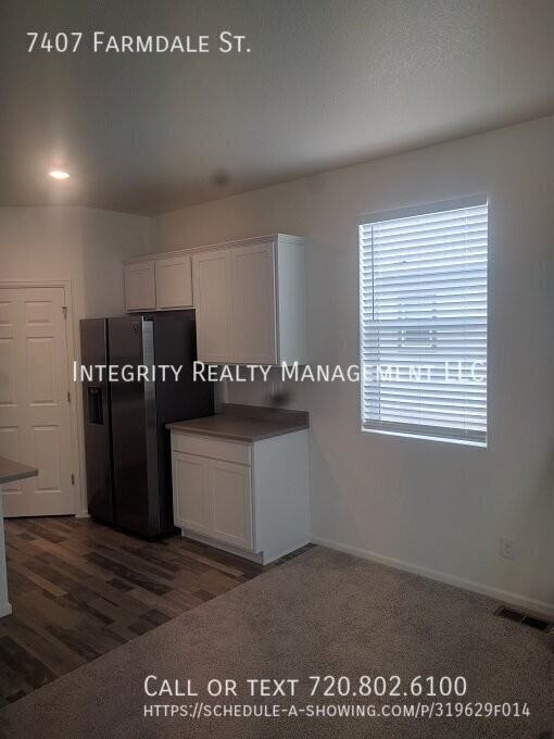 7407 Farmdale St - Photo 5 of 17