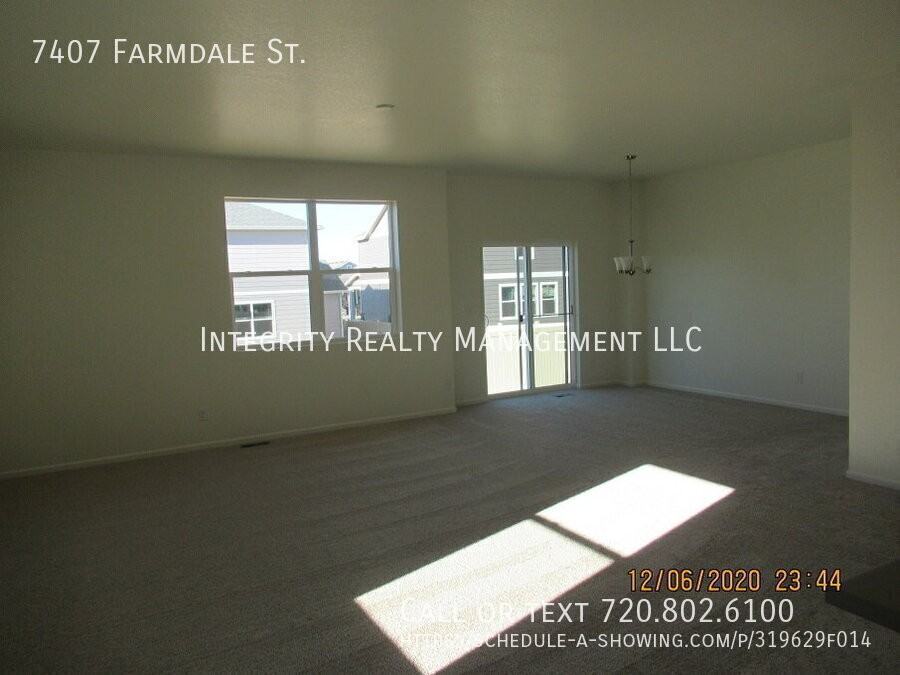 7407 Farmdale St - Photo 7 of 17