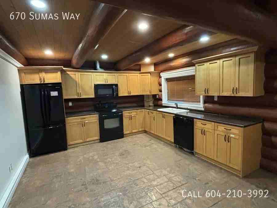 670 Sumas Way - Photo 3 of 13