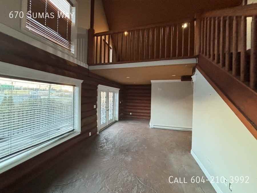 670 Sumas Way - Photo 4 of 13