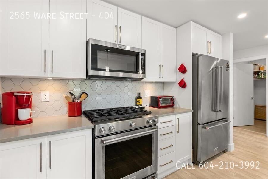 2565 Ware St #404 - Photo 3 of 21