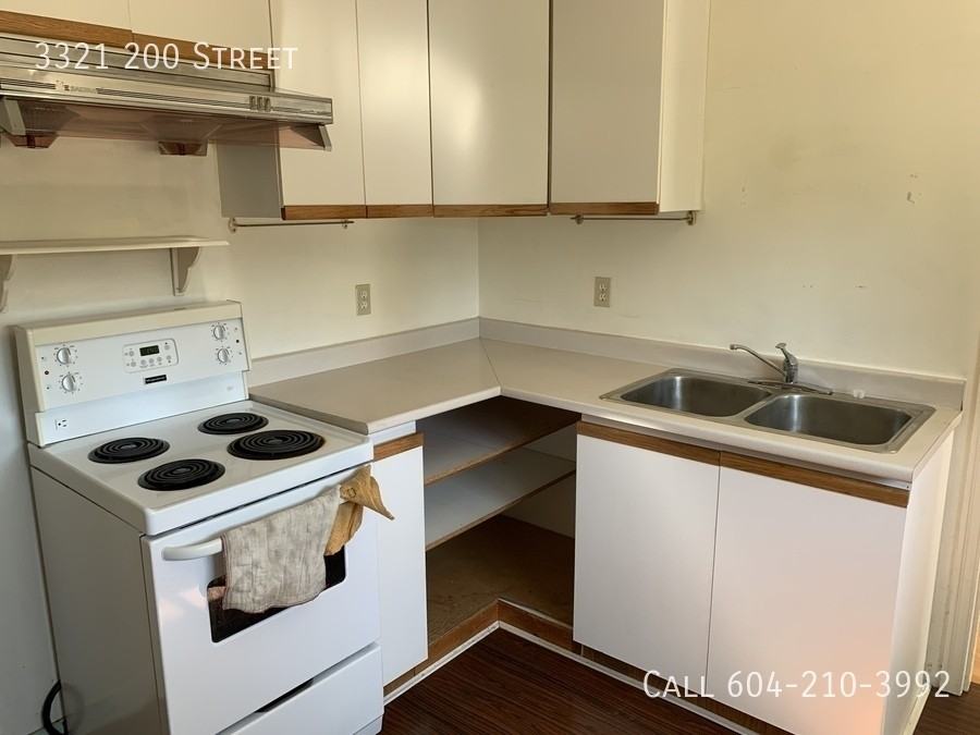 3321 200 St - Photo 3 of 18