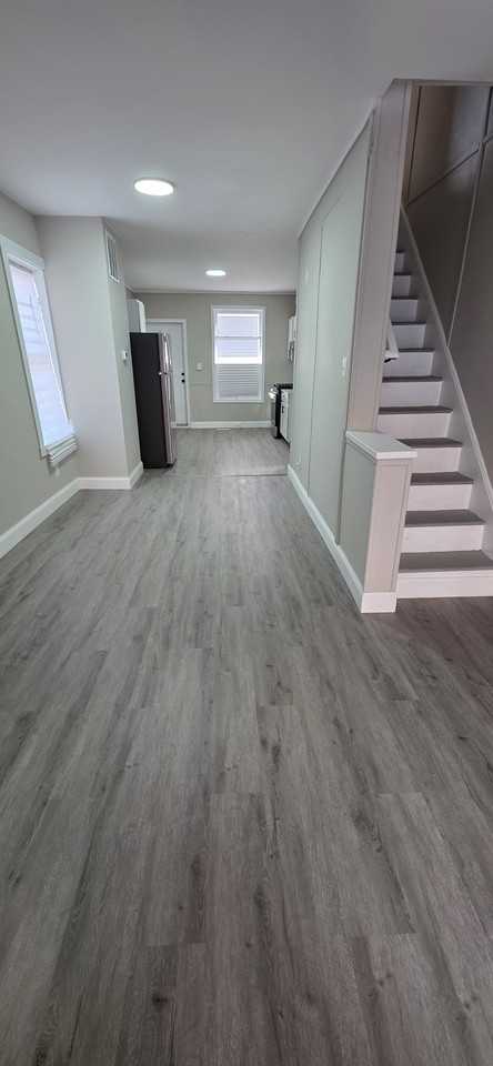 700 N Streeper St - Photo 2 of 19